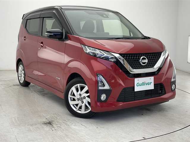 日産 デイズ ハイウェイスターX 千葉県 2020(令2)年 5.6万km スパークリングレッド/ブラック 純正SDナビ/・CD/・DVD/・フルセグTV/・Bluetooth/・AM/・FM/主要装備/・アラウンドビューモニター/・衝突軽減/・レーンキープ/・コーナーセンサー前後/・LEDヘッドライト/・オートライト/・オートハイビーム/・フォグランプ/・純正アルミホイール/・純正フロアマット/・スマートキー/・プッシュスタート