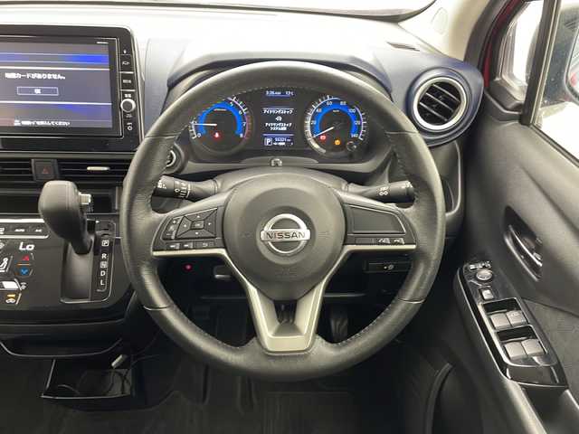 日産 デイズ ハイウェイスターX 千葉県 2020(令2)年 5.6万km スパークリングレッド/ブラック 純正SDナビ/・CD/・DVD/・フルセグTV/・Bluetooth/・AM/・FM/主要装備/・アラウンドビューモニター/・衝突軽減/・レーンキープ/・コーナーセンサー前後/・LEDヘッドライト/・オートライト/・オートハイビーム/・フォグランプ/・純正アルミホイール/・純正フロアマット/・スマートキー/・プッシュスタート