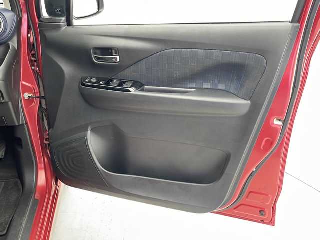 日産 デイズ ハイウェイスターX 千葉県 2020(令2)年 5.6万km スパークリングレッド/ブラック 純正SDナビ/・CD/・DVD/・フルセグTV/・Bluetooth/・AM/・FM/主要装備/・アラウンドビューモニター/・衝突軽減/・レーンキープ/・コーナーセンサー前後/・LEDヘッドライト/・オートライト/・オートハイビーム/・フォグランプ/・純正アルミホイール/・純正フロアマット/・スマートキー/・プッシュスタート