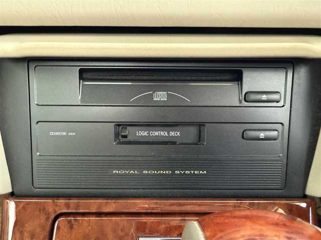 トヨタ クラウン ロイヤル ロイヤルエクストラ LTD 京都府 2003(平15)年 3.7万km ホワイトパールクリスタルシャイン/シルバーマイカM 純正マルチナビ/運転席パワーシート/ディスチャージ/保証書/取扱説明書