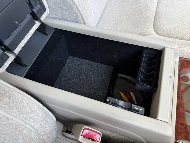 トヨタ クラウン ロイヤル ロイヤルエクストラ LTD 京都府 2003(平15)年 3.7万km ホワイトパールクリスタルシャイン/シルバーマイカM 純正マルチナビ/運転席パワーシート/ディスチャージ/保証書/取扱説明書
