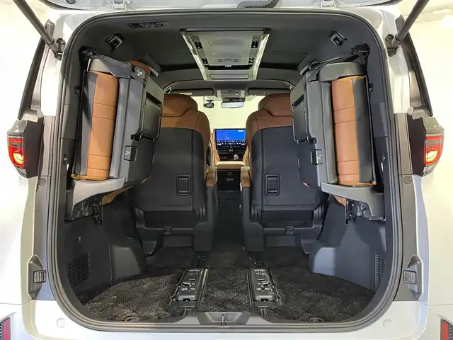 トヨタ ヴェルファイア ハイブリット Z プレミア 愛知県 2024(令6)年 1.4万km プラチナホワイトパールマイカ 純正１４インチディスプレイオーディオ/左右独立ムーンルーフ/純正１３．２型有機ＥＬ後席ディスプレイ/サンセットブラウンプレミアムナッパ本革シート/パノラミックビューモニター/両側パワースライドドア/レーダークルーズコントロール/ワイヤレス充電/ヘッドアップディスプレイ/後席用パワーサイドサンシェード/シートメモリー/シートヒーター＆シートクーラー/ハンドルヒーター/デジタルインナーミラー/前後ドライブレコーダー/ビルトインETC2.0/HDMI＆USB入力端子/パドルシフト/純正フロアマット/純正19インチアルミホイール/プリクラッシュセーフティ/レーンディパーチャーアラート/ブラインドスポットモニター/クリアランスソナー/フロント＆リアクロストラフィックアラート/プロアクティブドライビングアシスト/アドバンストパーク