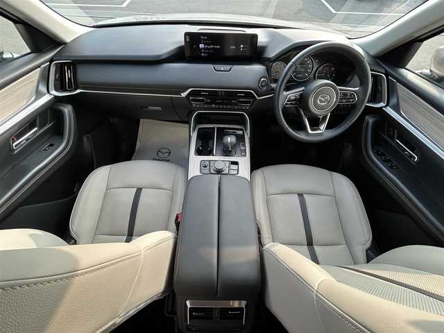 マツダ ＣＸ－６０ 25S Lパッケージ 愛媛県 2023(令5)年 1.2万km プラチナクォーツメタリック 純正ナビ(Bluetooth/AppleCarPlay/AndroidAuto/HDMI)/全周囲カメラ/レーダークルーズコントロール/パワーリフトゲート/全席シートヒーター/ステアリングヒーター/雨滴感知ワイパー/前後ドライブレコーダー/ビルトインETC/白レザーシート/ブラインドスポットモニター/LEDヘッドライト/レーンキープアシスト/横滑り防止装置/盗難防止装置/オートライト/オートマチックハイビーム/前後コーナーセンサー/ステアリングリモコン/革巻ステアリング/ABS