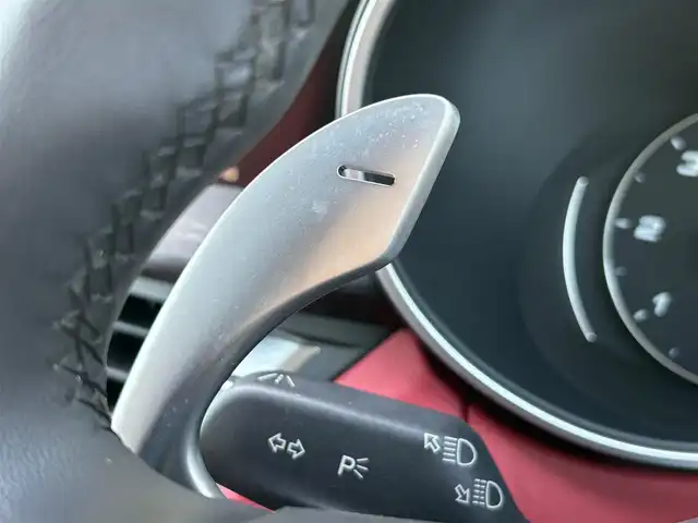 アルファロメオ ステルヴィオ 2．2ターボ ディーゼルQ4 石川県 2019(平31)年 3.7万km 黒 衝突軽減ブレーキ/純正ディスプレイオーディオ/バックカメラ/AppleCarPlay/Bluetooth/アダプティブクルーズコントロール/ブラインドスポットモニター/赤レザーシート/シートヒーター/パワーシート/メモリーシート/ステアリングヒーター/クリアランスソナー/電動リアゲート/ドライブレコーダー（前後）/ETC/パドルシフト/トノカバー