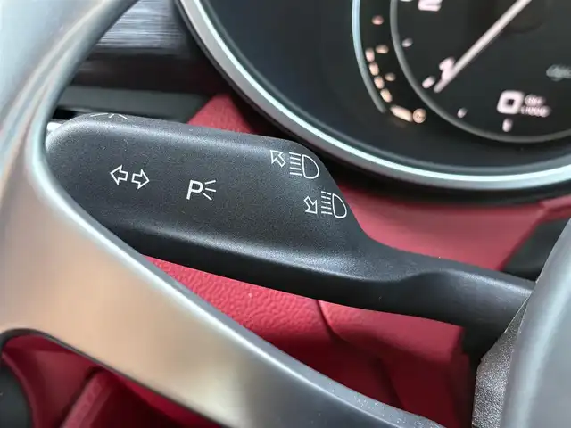 アルファロメオ ステルヴィオ 2．2ターボ ディーゼルQ4 石川県 2019(平31)年 3.7万km 黒 衝突軽減ブレーキ/純正ディスプレイオーディオ/バックカメラ/AppleCarPlay/Bluetooth/アダプティブクルーズコントロール/ブラインドスポットモニター/赤レザーシート/シートヒーター/パワーシート/メモリーシート/ステアリングヒーター/クリアランスソナー/電動リアゲート/ドライブレコーダー（前後）/ETC/パドルシフト/トノカバー