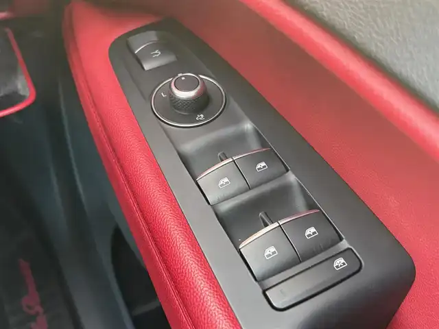アルファロメオ ステルヴィオ 2．2ターボ ディーゼルQ4 石川県 2019(平31)年 3.7万km 黒 衝突軽減ブレーキ/純正ディスプレイオーディオ/バックカメラ/AppleCarPlay/Bluetooth/アダプティブクルーズコントロール/ブラインドスポットモニター/赤レザーシート/シートヒーター/パワーシート/メモリーシート/ステアリングヒーター/クリアランスソナー/電動リアゲート/ドライブレコーダー（前後）/ETC/パドルシフト/トノカバー