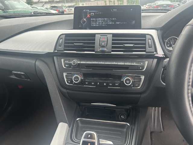 ＢＭＷ ３２０ｄ Mスポーツ 東京都 2015(平27)年 9.1万km 白 メモリナビ/ワンセグテレビ/バックカメラ/アイドリングストップ/ウィンカーミラー/クルーズコントロール/プッシュスタート/ETC/Bluetooth接続/CD、DVDチェンジャー/純正ホイールスタッドレス付き