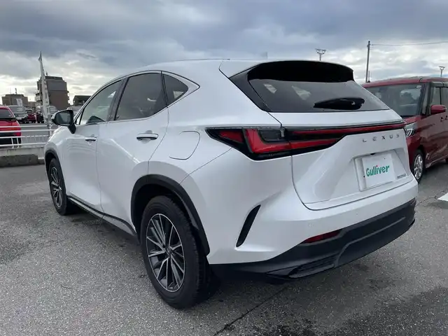 レクサス ＮＸ 250 バージョンL 石川県 2023(令5)年 1.9万km ソニッククォーツ 純正メモリーナビ/フルセグTV/パノラマモニター/革シート/シートヒーター/レーダークルーズ/レクサスセーフティ/サンルーフ/ハンドルヒーター/純正アルミホイール/ビルトインETC2.0/パワーバックドア/スマートキー/プッシュスタート/電動ミラー/保証書