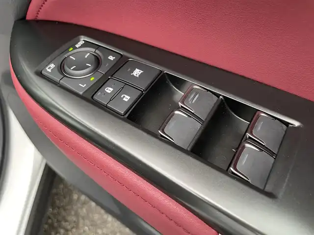 レクサス ＮＸ 250 バージョンL 石川県 2023(令5)年 1.9万km ソニッククォーツ 純正メモリーナビ/フルセグTV/パノラマモニター/革シート/シートヒーター/レーダークルーズ/レクサスセーフティ/サンルーフ/ハンドルヒーター/純正アルミホイール/ビルトインETC2.0/パワーバックドア/スマートキー/プッシュスタート/電動ミラー/保証書