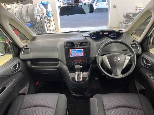 日産 セレナ ハイウェイスター Vセレクション 道央・札幌 2013(平25)年 6.5万km ブリリアントホワイトパール ・４WD/・社外CN-R300WDナビ/・DVD.CD。SD.Bluetooth/・フルセグ/バックカメラ /・後部座席モニター/・両側パワースライドドア /・クルーズコントロール/・ドライブレコーダー前後/・ETC/・アイドリングストップ/・スマートキー/ プッシュスタート