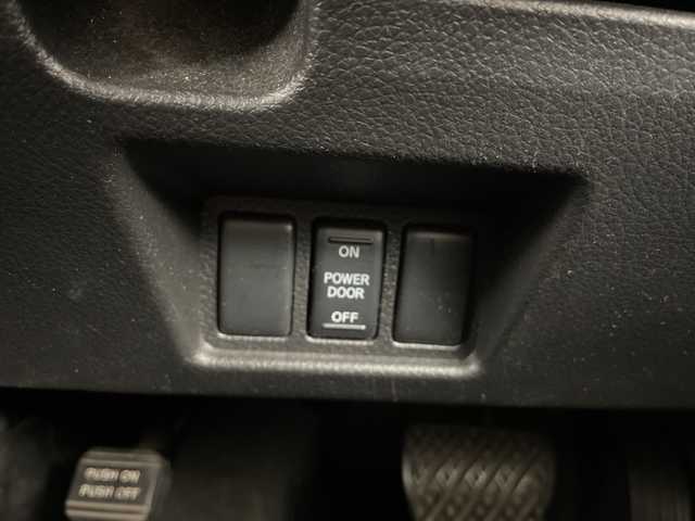 日産 セレナ ハイウェイスター Vセレクション 道央・札幌 2013(平25)年 6.5万km ブリリアントホワイトパール ・４WD/・社外CN-R300WDナビ/・DVD.CD。SD.Bluetooth/・フルセグ/バックカメラ /・後部座席モニター/・両側パワースライドドア /・クルーズコントロール/・ドライブレコーダー前後/・ETC/・アイドリングストップ/・スマートキー/ プッシュスタート