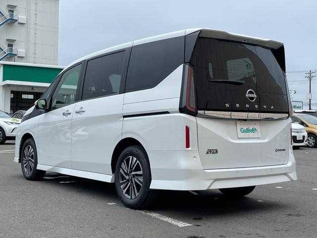 日産 セレナ e－パワー ハイウェイスター V 東京都 2025(令7)年 0.1千km プリズムホワイト e-POWER　ハイウエイスターV　ヘッドランプ オートレベライザー+アダプティブLEDヘッドライトシステム+インテリジェント アラウンドビューモニター（移動物 検知機能付）+インテリジェント ルームミラー+アドバンスドドライブアシストディスプレイ（12.3インチカラーディスプレイ）+統合型インターフェースディスプレイ+ワイヤレス充電器+6スピーカー+NissanConnectナビゲーションシステム（地デジ内蔵）+車載通信ユニット（TCU［Telematics Control Unit］）+ETC2.0ユニット（ビルトインタイプ）+ドライブレコーダー（前後セット）+プロパイロット（ナビリンク機能付）+プロパイロット緊急停止支援システム（SOSコール機能付）+SOSコール（488/400円）後席専用モニターHDMI NissanConnectナビ付車用(125/400円)