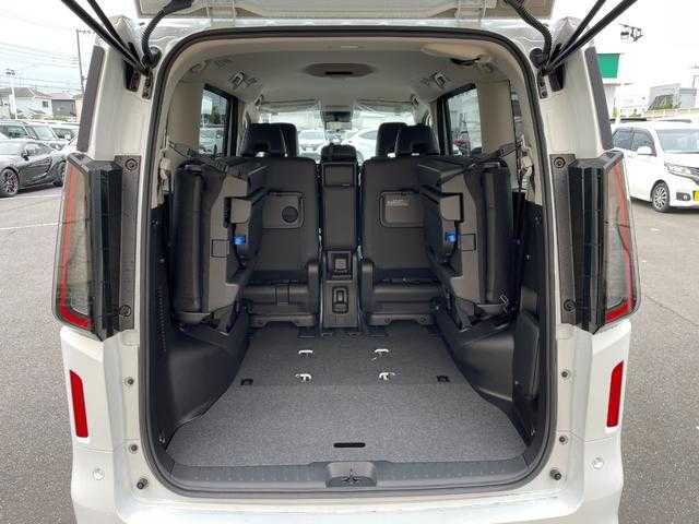 日産 セレナ e－パワー ハイウェイスター V 東京都 2025(令7)年 0.1千km プリズムホワイト e-POWER　ハイウエイスターV　ヘッドランプ オートレベライザー+アダプティブLEDヘッドライトシステム+インテリジェント アラウンドビューモニター（移動物 検知機能付）+インテリジェント ルームミラー+アドバンスドドライブアシストディスプレイ（12.3インチカラーディスプレイ）+統合型インターフェースディスプレイ+ワイヤレス充電器+6スピーカー+NissanConnectナビゲーションシステム（地デジ内蔵）+車載通信ユニット（TCU［Telematics Control Unit］）+ETC2.0ユニット（ビルトインタイプ）+ドライブレコーダー（前後セット）+プロパイロット（ナビリンク機能付）+プロパイロット緊急停止支援システム（SOSコール機能付）+SOSコール（488/400円）後席専用モニターHDMI NissanConnectナビ付車用(125/400円)