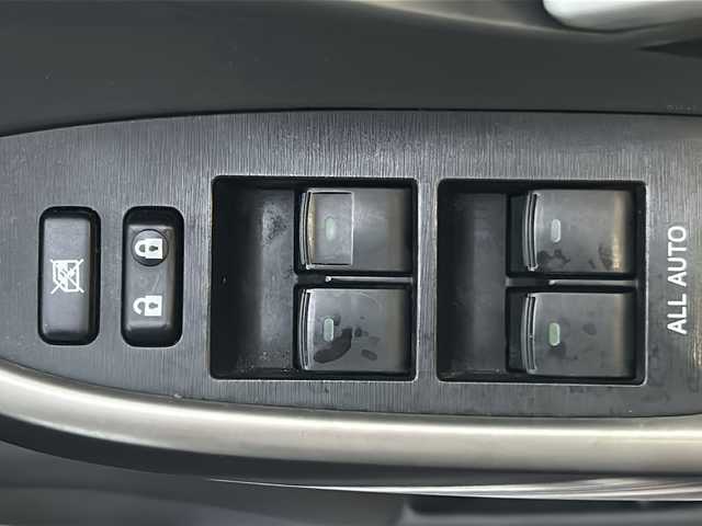 トヨタ プリウス G　LEDエディション 沖縄県 2011(平23)年 15.5万km シルバーM スマートキー/ETC