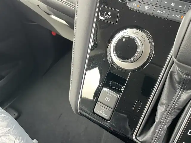 三菱 デリカＤ：５ シャモニー 千葉県 2025(令7)年 0.1千km グラファイトグレーメタリック/ブラックマイカ アルパイン11インチナビゲーション/フルセグＴＶ/Ｂｌｕｅｔｏｏｔｈ/ＡｐｐｌｅＣａｒＰｌａｙ/ＡｎｄｒｏｉｄＡｕｔｏ/USB/HDMI/後席フリップダウンモニター　/レーダークルーズコントロール/全方位カメラ　/ハーフレザーシート/両側パワースライドドア　/ハンドルヒーター/純正アルミホイール/純正LEDヘッドライト/オートライト/電動パーキングブレーキ/ブラインドスポットモニター/スマートキー