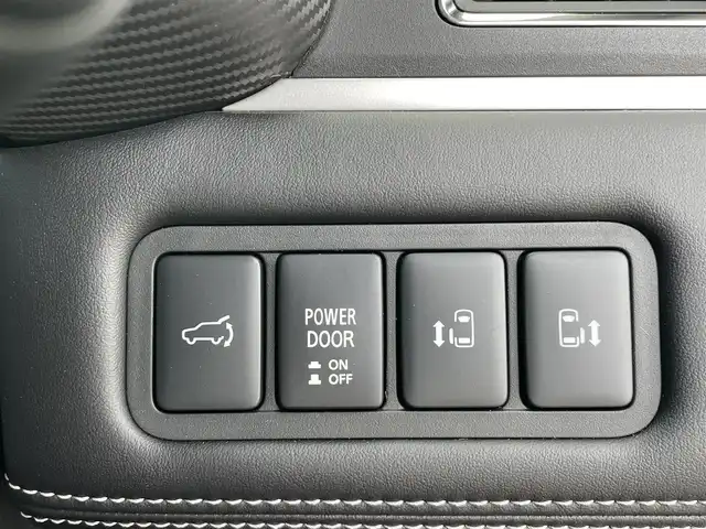 三菱 デリカＤ：５ シャモニー 千葉県 2025(令7)年 0.1千km グラファイトグレーメタリック/ブラックマイカ アルパイン11インチナビゲーション/フルセグＴＶ/Ｂｌｕｅｔｏｏｔｈ/ＡｐｐｌｅＣａｒＰｌａｙ/ＡｎｄｒｏｉｄＡｕｔｏ/USB/HDMI/後席フリップダウンモニター　/レーダークルーズコントロール/全方位カメラ　/ハーフレザーシート/両側パワースライドドア　/ハンドルヒーター/純正アルミホイール/純正LEDヘッドライト/オートライト/電動パーキングブレーキ/ブラインドスポットモニター/スマートキー