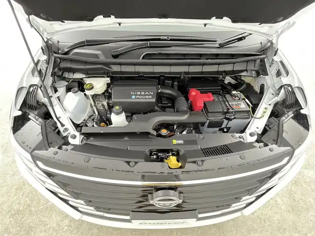 日産 セレナ e－パワー ハイウェイスター V 千葉県 2025(令7)年 0.1千km プリズムホワイト 登録済未使用車/エマージェンシーブレーキ/・プロパイロット/・レーンキープアシスト/・車線逸脱警報システム/・ブラインドスポットモニター/・クリアランスソナー/純正12.3インチコネクティッドナビ/・USB/Bluetooth/フルセグTV/・アラウンドビューモニター/・ビルトインETC2.0/・インテリジェントルームミラー/・純正前後ドライブレコーダー/純正フリップダウンモニター/両側電動ドア/革巻きステアリング/・ステアリングスイッチ/電子パーキング/・ブレーキホールド/ハーフレザーシート/左右独立エアコン/置くだけ充電/オートライト/・オートマチックハイビーム/・LEDヘッドライト/・LEDフォグランプ/純正16インチAW/電動格納ウインカーミラー/プッシュスタート/・スマートキー/・スペアキー/取扱説明書、新車時保証書