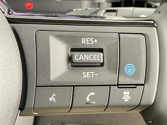 日産 セレナ e－パワー ハイウェイスター V 千葉県 2025(令7)年 0.1千km プリズムホワイト 登録済未使用車/エマージェンシーブレーキ/・プロパイロット/・レーンキープアシスト/・車線逸脱警報システム/・ブラインドスポットモニター/・クリアランスソナー/純正12.3インチコネクティッドナビ/・USB/Bluetooth/フルセグTV/・アラウンドビューモニター/・ビルトインETC2.0/・インテリジェントルームミラー/・純正前後ドライブレコーダー/純正フリップダウンモニター/両側電動ドア/革巻きステアリング/・ステアリングスイッチ/電子パーキング/・ブレーキホールド/ハーフレザーシート/左右独立エアコン/置くだけ充電/オートライト/・オートマチックハイビーム/・LEDヘッドライト/・LEDフォグランプ/純正16インチAW/電動格納ウインカーミラー/プッシュスタート/・スマートキー/・スペアキー/取扱説明書、新車時保証書