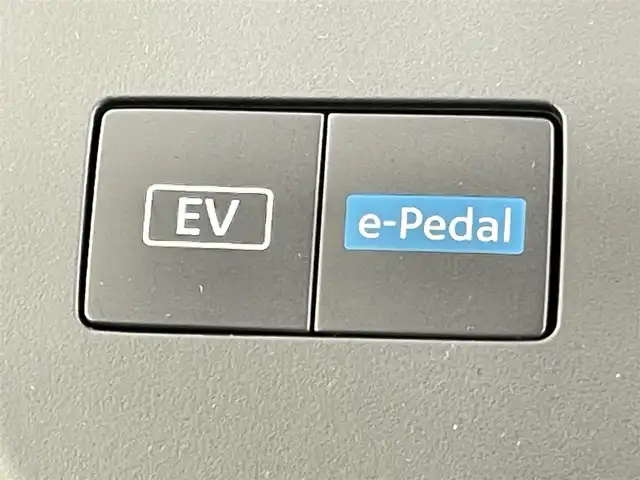 日産 セレナ e－パワー ハイウェイスター V 千葉県 2025(令7)年 0.1千km プリズムホワイト 登録済未使用車/エマージェンシーブレーキ/・プロパイロット/・レーンキープアシスト/・車線逸脱警報システム/・ブラインドスポットモニター/・クリアランスソナー/純正12.3インチコネクティッドナビ/・USB/Bluetooth/フルセグTV/・アラウンドビューモニター/・ビルトインETC2.0/・インテリジェントルームミラー/・純正前後ドライブレコーダー/純正フリップダウンモニター/両側電動ドア/革巻きステアリング/・ステアリングスイッチ/電子パーキング/・ブレーキホールド/ハーフレザーシート/左右独立エアコン/置くだけ充電/オートライト/・オートマチックハイビーム/・LEDヘッドライト/・LEDフォグランプ/純正16インチAW/電動格納ウインカーミラー/プッシュスタート/・スマートキー/・スペアキー/取扱説明書、新車時保証書