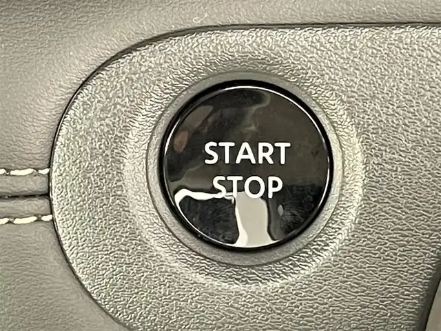 日産 セレナ e－パワー ハイウェイスター V 千葉県 2025(令7)年 0.1千km プリズムホワイト 登録済未使用車/エマージェンシーブレーキ/・プロパイロット/・レーンキープアシスト/・車線逸脱警報システム/・ブラインドスポットモニター/・クリアランスソナー/純正12.3インチコネクティッドナビ/・USB/Bluetooth/フルセグTV/・アラウンドビューモニター/・ビルトインETC2.0/・インテリジェントルームミラー/・純正前後ドライブレコーダー/純正フリップダウンモニター/両側電動ドア/革巻きステアリング/・ステアリングスイッチ/電子パーキング/・ブレーキホールド/ハーフレザーシート/左右独立エアコン/置くだけ充電/オートライト/・オートマチックハイビーム/・LEDヘッドライト/・LEDフォグランプ/純正16インチAW/電動格納ウインカーミラー/プッシュスタート/・スマートキー/・スペアキー/取扱説明書、新車時保証書