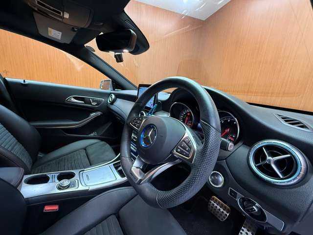 メルセデス・ベンツ ＣＬＡ１８０ AMG スタイル 千葉県 2018(平30)年 2.9万km マウンテングレー ＡＭＧプレミアムパッケージ　/パノラマＳＲ　/１オーナー　/ｈ／ｋサウンド　/アンビエントライト　/純正ナビ　/バックカメラ　/ＡＣＣ　/ＢＳＭ　/ＬＥＤヘッドライト　/オートライト　/半革　/シートヒーター　/パワーシート