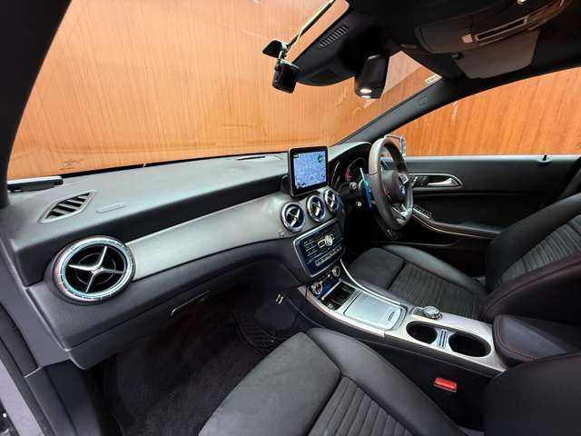 メルセデス・ベンツ ＣＬＡ１８０ AMG スタイル 千葉県 2018(平30)年 2.9万km マウンテングレー ＡＭＧプレミアムパッケージ　/パノラマＳＲ　/１オーナー　/ｈ／ｋサウンド　/アンビエントライト　/純正ナビ　/バックカメラ　/ＡＣＣ　/ＢＳＭ　/ＬＥＤヘッドライト　/オートライト　/半革　/シートヒーター　/パワーシート