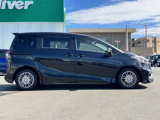 トヨタ シエンタ G 大阪府 2017(平29)年 2.3万km ブラックマイカ モデリスタエアロ/純正ナビ(CD/DVD/BT/フルセグ)/バックカメラ/両側パワースライドドア/ETC2.0/ワンオーナー/USB入力端子/ウォークスルー/純正フロアマット/横滑り防止装置/レーンキープアシスト/オートライト/オートマチックハイビーム/LEDヘッドライト/Wエアバック/純正ホイールキャップ車載/エンジンスタートボタン/スマートキー/パワーステアリング/パワーウィンドウ/アイドリングストップ/オートエアコン/社外アルミホイール/ABS/Wエアバック