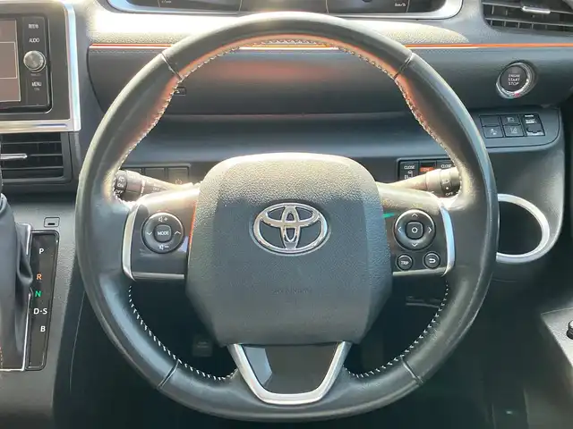 トヨタ シエンタ G 大阪府 2017(平29)年 2.3万km ブラックマイカ モデリスタエアロ/純正ナビ(CD/DVD/BT/フルセグ)/バックカメラ/両側パワースライドドア/ETC2.0/ワンオーナー/USB入力端子/ウォークスルー/純正フロアマット/横滑り防止装置/レーンキープアシスト/オートライト/オートマチックハイビーム/LEDヘッドライト/Wエアバック/純正ホイールキャップ車載/エンジンスタートボタン/スマートキー/パワーステアリング/パワーウィンドウ/アイドリングストップ/オートエアコン/社外アルミホイール/ABS/Wエアバック