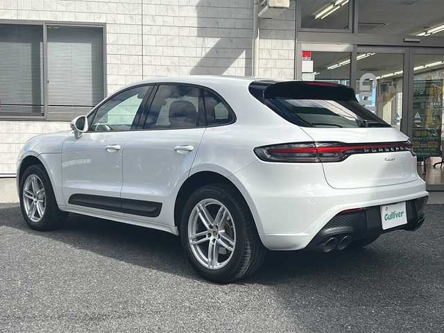ポルシェ ポルシェ マカン 埼玉県 2022(令4)年 0.8万km ピュアホワイト 純正ナビ　/BT/USB/SD/FM/AM/前後ドライブレコーダー　/社外レーダー探知機　/ＡＣＣ　/全周囲カメラ　/衝突軽減システム　/前席シートヒーター　/前席パワーシート/クリアランスソナー/アイドリングストップ/ハンドルアシスト/横滑り防止/パドルシフト/ステアリングスイッチ/オートライト/パワーバックドア/ＢＳＭ　/スマートキー２本　/保証書　/取扱説明書