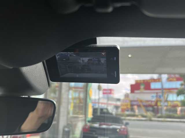 ポルシェ ポルシェ マカン 埼玉県 2022(令4)年 0.8万km ピュアホワイト 純正ナビ　/BT/USB/SD/FM/AM/前後ドライブレコーダー　/社外レーダー探知機　/ＡＣＣ　/全周囲カメラ　/衝突軽減システム　/前席シートヒーター　/前席パワーシート/クリアランスソナー/アイドリングストップ/ハンドルアシスト/横滑り防止/パドルシフト/ステアリングスイッチ/オートライト/パワーバックドア/ＢＳＭ　/スマートキー２本　/保証書　/取扱説明書