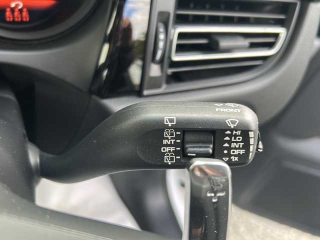 ポルシェ ポルシェ マカン 埼玉県 2022(令4)年 0.8万km ピュアホワイト 純正ナビ　/BT/USB/SD/FM/AM/前後ドライブレコーダー　/社外レーダー探知機　/ＡＣＣ　/全周囲カメラ　/衝突軽減システム　/前席シートヒーター　/前席パワーシート/クリアランスソナー/アイドリングストップ/ハンドルアシスト/横滑り防止/パドルシフト/ステアリングスイッチ/オートライト/パワーバックドア/ＢＳＭ　/スマートキー２本　/保証書　/取扱説明書