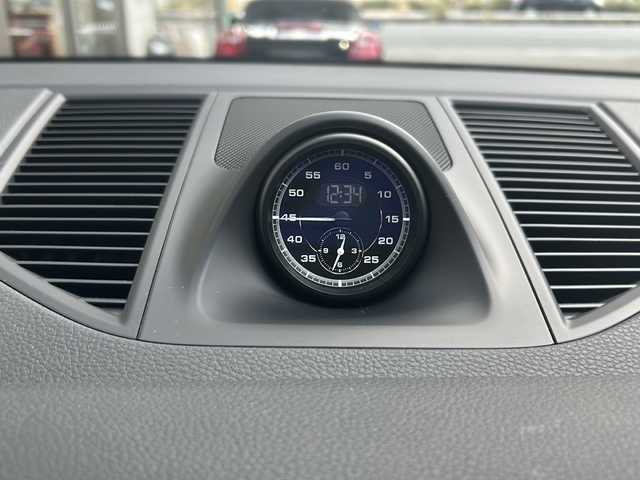 ポルシェ ポルシェ マカン 埼玉県 2022(令4)年 0.8万km ピュアホワイト 純正ナビ　/BT/USB/SD/FM/AM/前後ドライブレコーダー　/社外レーダー探知機　/ＡＣＣ　/全周囲カメラ　/衝突軽減システム　/前席シートヒーター　/前席パワーシート/クリアランスソナー/アイドリングストップ/ハンドルアシスト/横滑り防止/パドルシフト/ステアリングスイッチ/オートライト/パワーバックドア/ＢＳＭ　/スマートキー２本　/保証書　/取扱説明書