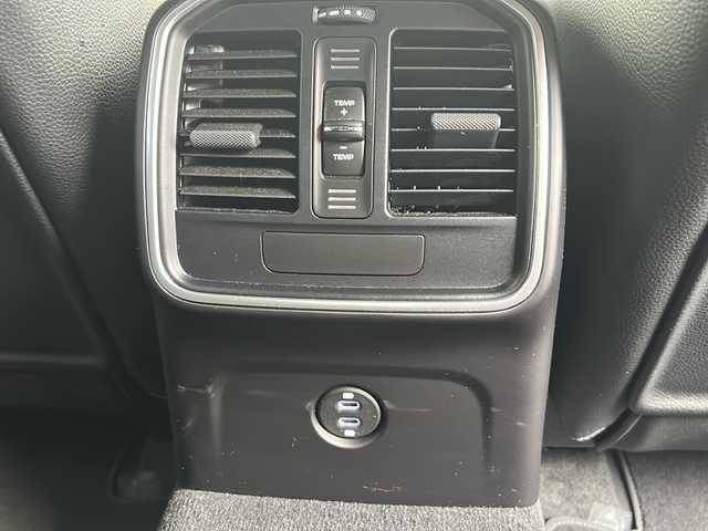 ポルシェ ポルシェ マカン 埼玉県 2022(令4)年 0.8万km ピュアホワイト 純正ナビ　/BT/USB/SD/FM/AM/前後ドライブレコーダー　/社外レーダー探知機　/ＡＣＣ　/全周囲カメラ　/衝突軽減システム　/前席シートヒーター　/前席パワーシート/クリアランスソナー/アイドリングストップ/ハンドルアシスト/横滑り防止/パドルシフト/ステアリングスイッチ/オートライト/パワーバックドア/ＢＳＭ　/スマートキー２本　/保証書　/取扱説明書