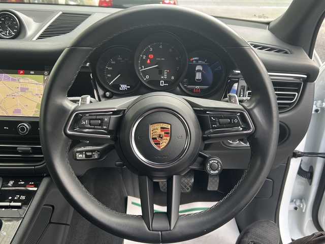 ポルシェ ポルシェ マカン 埼玉県 2022(令4)年 0.8万km ピュアホワイト 純正ナビ　/BT/USB/SD/FM/AM/前後ドライブレコーダー　/社外レーダー探知機　/ＡＣＣ　/全周囲カメラ　/衝突軽減システム　/前席シートヒーター　/前席パワーシート/クリアランスソナー/アイドリングストップ/ハンドルアシスト/横滑り防止/パドルシフト/ステアリングスイッチ/オートライト/パワーバックドア/ＢＳＭ　/スマートキー２本　/保証書　/取扱説明書