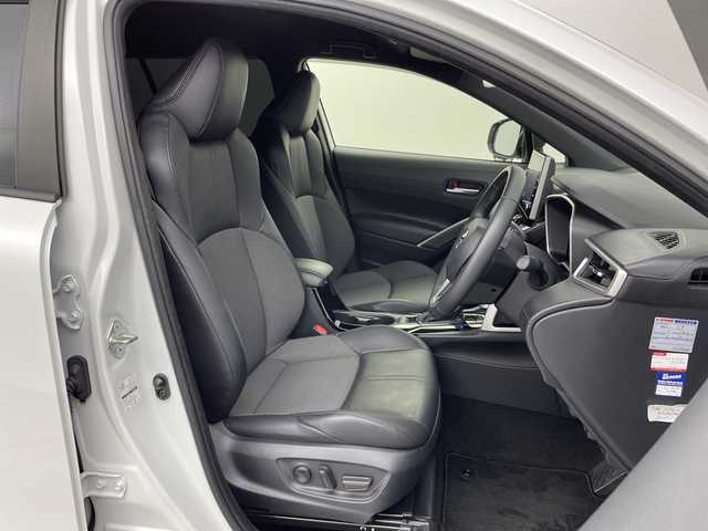 トヨタ カローラ クロス ハイブリッド Z 新潟県 2022(令4)年 4.9万km プラチナホワイトパールマイカ ４WD/純正ディスプレイオーディオ/（BT/FM/AM/フルセグTV）/バックカメラ/ステアリングスイッチ/パワーシート/ハーフレザーシート/シートヒーター/電動リアゲート/TVキャンセラー/シーケンシャルウィンカー/電格ミラー/純正LEDオートヘッドライト/フロントフォグライト/ヘッドライトレベライザー/電格ミラー/ETC