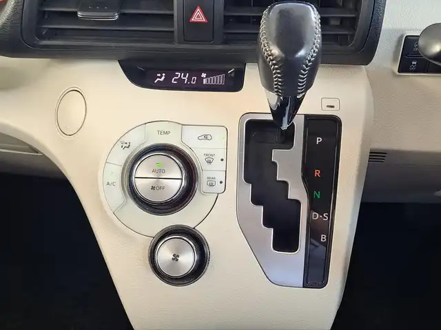 トヨタ シエンタ G 大阪府 2016(平28)年 5.8万km レッドマイカM /禁煙車//ワンオーナー//社外SDナビ/MDV-Z702W//Bluetooth/CD/DVD/SD/USB//フルセグテレビ//バックカメラ//ビルトインETC//両側パワースライドドア//ステアリングスイッチ//衝突軽減ブレーキ//純正フロアマット//取説・保証書・記録簿