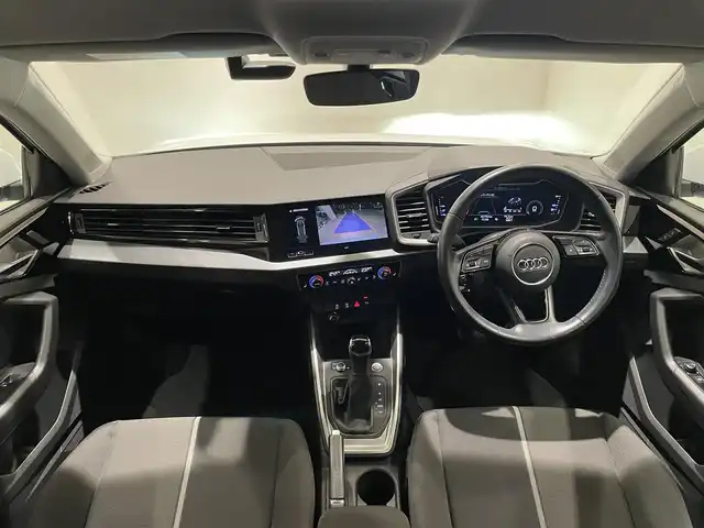 アウディ Ａ１ SB 35TFSI アドバンスド 愛知県 2020(令2)年 4.3万km グレイシアホワイトメタリック コントラストルーフ　/コンビニエンスＰＫＧ　/アシスタンスＰＫＧ　/ナビゲーションＰＫＧ　/バーチャルコクピット/MMIナビゲーション/シートヒーター　/Ｂｌｕｅｔｏｏｔｈ　/バックカメラ　/ＡｐｐｌｅＣａｒＰｌａｙ　/ＡｎｄｒｏｉｄＡｕｔｏ　/ACC/LKA/LEDヘッドライト/ドライブレコーダー/ETC２．０/プッシュスタート/ウィンカーミラー/アイドリングストップ