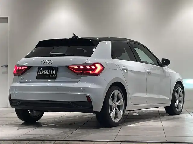 アウディ Ａ１ SB 35TFSI アドバンスド 愛知県 2020(令2)年 4.3万km グレイシアホワイトメタリック コントラストルーフ　/コンビニエンスＰＫＧ　/アシスタンスＰＫＧ　/ナビゲーションＰＫＧ　/バーチャルコクピット/MMIナビゲーション/シートヒーター　/Ｂｌｕｅｔｏｏｔｈ　/バックカメラ　/ＡｐｐｌｅＣａｒＰｌａｙ　/ＡｎｄｒｏｉｄＡｕｔｏ　/ACC/LKA/LEDヘッドライト/ドライブレコーダー/ETC２．０/プッシュスタート/ウィンカーミラー/アイドリングストップ