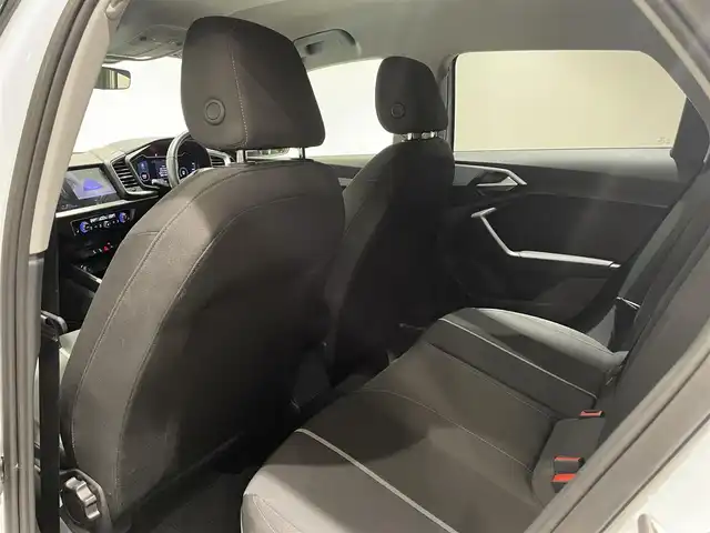 アウディ Ａ１ SB 35TFSI アドバンスド 愛知県 2020(令2)年 4.3万km グレイシアホワイトメタリック コントラストルーフ　/コンビニエンスＰＫＧ　/アシスタンスＰＫＧ　/ナビゲーションＰＫＧ　/バーチャルコクピット/MMIナビゲーション/シートヒーター　/Ｂｌｕｅｔｏｏｔｈ　/バックカメラ　/ＡｐｐｌｅＣａｒＰｌａｙ　/ＡｎｄｒｏｉｄＡｕｔｏ　/ACC/LKA/LEDヘッドライト/ドライブレコーダー/ETC２．０/プッシュスタート/ウィンカーミラー/アイドリングストップ