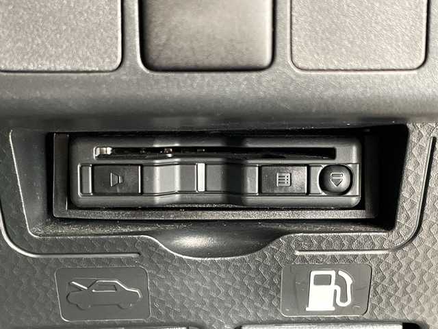 ダイハツ トール カスタムG ターボ 栃木県 2023(令5)年 1.8万km パールホワイトⅢ 純正ディスプレイオーディオ　/（フルセグTV/bluetooth）/禁煙車　/全方位カメラ　/前後コーナーセンサー　/スマートアシスト　/ビルトインＥＴＣ　/前後ドラレコ　/両側パワースライドドア　/オートライト　/ＬＥＤヘッドライト　/フォグランプ/スマートキー/プッシュスタート/アイドリングストップ/ステアリングスイッチ/革巻きステアリング/電動格納ミラー/純正アルミホイール/社外フロアマット