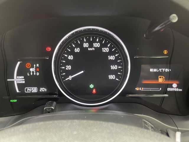 ホンダ ヴェゼル ハイブリッド Z ホンダセンシング 大阪府 2017(平29)年 5.9万km クリスタルブラックパール 純正8型ナビ(フルセグTV/HDMI/USB/CD/DVD)/リンクアップフリー/バックカメラ/ETC/ルーフレール/Honda SENSING/・衝突軽減ブレーキ/・誤発信抑制機能/・歩行者事故低減ステアリング/・路外逸脱抑制機能/・アダブティブ・クルーズ・コントロール/・車線維持支援システム/・先行車発信お知らせ機能/・標識認識機能/オートライト/盗難防止装置/ハーフレザーシート/シートヒーター(D/N席)/純正フロアマット/純正AW/スペアキー/地図カードなし/取扱説明書/保証書