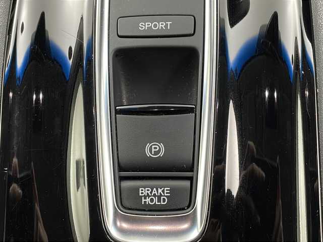 ホンダ ヴェゼル ハイブリッド Z ホンダセンシング 大阪府 2017(平29)年 5.9万km クリスタルブラックパール 純正8型ナビ(フルセグTV/HDMI/USB/CD/DVD)/リンクアップフリー/バックカメラ/ETC/ルーフレール/Honda SENSING/・衝突軽減ブレーキ/・誤発信抑制機能/・歩行者事故低減ステアリング/・路外逸脱抑制機能/・アダブティブ・クルーズ・コントロール/・車線維持支援システム/・先行車発信お知らせ機能/・標識認識機能/オートライト/盗難防止装置/ハーフレザーシート/シートヒーター(D/N席)/純正フロアマット/純正AW/スペアキー/地図カードなし/取扱説明書/保証書