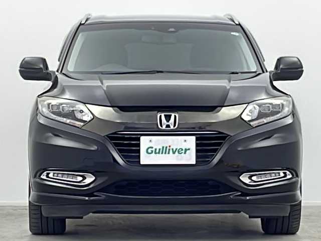 ホンダ ヴェゼル ハイブリッド Z ホンダセンシング 大阪府 2017(平29)年 5.9万km クリスタルブラックパール 純正8型ナビ(フルセグTV/HDMI/USB/CD/DVD)/リンクアップフリー/バックカメラ/ETC/ルーフレール/Honda SENSING/・衝突軽減ブレーキ/・誤発信抑制機能/・歩行者事故低減ステアリング/・路外逸脱抑制機能/・アダブティブ・クルーズ・コントロール/・車線維持支援システム/・先行車発信お知らせ機能/・標識認識機能/オートライト/盗難防止装置/ハーフレザーシート/シートヒーター(D/N席)/純正フロアマット/純正AW/スペアキー/地図カードなし/取扱説明書/保証書