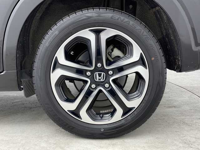 ホンダ ヴェゼル ハイブリッド Z ホンダセンシング 大阪府 2017(平29)年 5.9万km クリスタルブラックパール 純正8型ナビ(フルセグTV/HDMI/USB/CD/DVD)/リンクアップフリー/バックカメラ/ETC/ルーフレール/Honda SENSING/・衝突軽減ブレーキ/・誤発信抑制機能/・歩行者事故低減ステアリング/・路外逸脱抑制機能/・アダブティブ・クルーズ・コントロール/・車線維持支援システム/・先行車発信お知らせ機能/・標識認識機能/オートライト/盗難防止装置/ハーフレザーシート/シートヒーター(D/N席)/純正フロアマット/純正AW/スペアキー/地図カードなし/取扱説明書/保証書