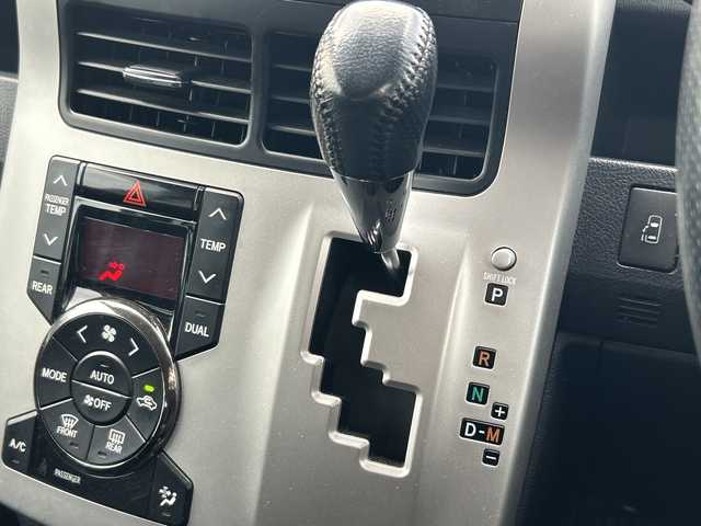 トヨタ ヴォクシー ZS 煌 山口県 2011(平23)年 9万km ブラック ワンオーナー/禁煙車/モデリスタエアロ/(フロント・リアアンダー)/スマートキー/プッシュスタート/フリップダウンモニター/ETC/両側パワースライドドア/純正メモリナビ/(TV/BT/DVD/ラジオ)/バックカメラ/パドルシフト/オートライト/オートエアコン/純正フロアマット/純正アルミホイール/保証書/取扱説明書/記録簿