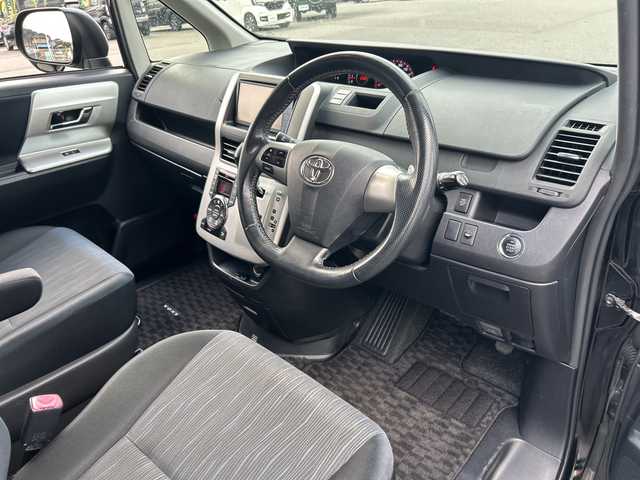 トヨタ ヴォクシー ZS 煌 山口県 2011(平23)年 9万km ブラック ワンオーナー/禁煙車/モデリスタエアロ/(フロント・リアアンダー)/スマートキー/プッシュスタート/フリップダウンモニター/ETC/両側パワースライドドア/純正メモリナビ/(TV/BT/DVD/ラジオ)/バックカメラ/パドルシフト/オートライト/オートエアコン/純正フロアマット/純正アルミホイール/保証書/取扱説明書/記録簿