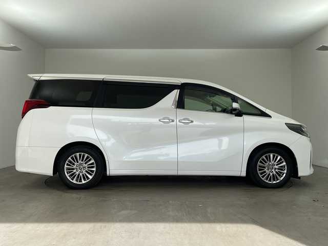 トヨタ アルファード G 兵庫県 2019(平31)年 7.3万km ホワイトパールクリスタルシャイン ・ワンオーナー車/・サンルーフ/・トヨタセーフティーセンス/・プリクラッシュセーフティ/・レーントレーシングアシスト/・レーダークルーズコントロール/・オートマチックハイビーム/・パーキングサポートブレーキ/・ロードサインアシスト/・先行車発進告知/・ナノイー/・純正10型ナビ＆フルセグ＆BT＆USB＆DVD&HDMI/・純正12型フリップダウンモニター/・両側パワースライドドア/・バックカメラ/・ビルトインETC2.0/・ベージュ革シート/・前席パワーシート/・運転席メモリーシート/・前席シートヒーター/・前席シートベンチレーション/・助手席、2列目オットマン/・ステアリングスイッチ/・ウッドコンビステアリング/・スマートキー/・プッシュスタート/・3眼LEDヘッドライト/・LEDフォグ/・オートライト/・AC１００V/・純正17インチアルミホイール