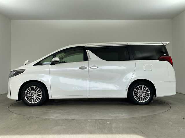 トヨタ アルファード G 兵庫県 2019(平31)年 7.3万km ホワイトパールクリスタルシャイン ・ワンオーナー車/・サンルーフ/・トヨタセーフティーセンス/・プリクラッシュセーフティ/・レーントレーシングアシスト/・レーダークルーズコントロール/・オートマチックハイビーム/・パーキングサポートブレーキ/・ロードサインアシスト/・先行車発進告知/・ナノイー/・純正10型ナビ＆フルセグ＆BT＆USB＆DVD&HDMI/・純正12型フリップダウンモニター/・両側パワースライドドア/・バックカメラ/・ビルトインETC2.0/・ベージュ革シート/・前席パワーシート/・運転席メモリーシート/・前席シートヒーター/・前席シートベンチレーション/・助手席、2列目オットマン/・ステアリングスイッチ/・ウッドコンビステアリング/・スマートキー/・プッシュスタート/・3眼LEDヘッドライト/・LEDフォグ/・オートライト/・AC１００V/・純正17インチアルミホイール