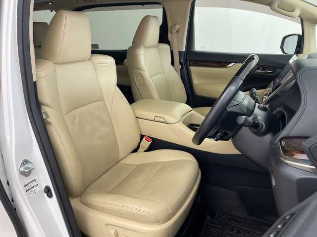 トヨタ アルファード G 兵庫県 2019(平31)年 7.3万km ホワイトパールクリスタルシャイン ・ワンオーナー車/・サンルーフ/・トヨタセーフティーセンス/・プリクラッシュセーフティ/・レーントレーシングアシスト/・レーダークルーズコントロール/・オートマチックハイビーム/・パーキングサポートブレーキ/・ロードサインアシスト/・先行車発進告知/・ナノイー/・純正10型ナビ＆フルセグ＆BT＆USB＆DVD&HDMI/・純正12型フリップダウンモニター/・両側パワースライドドア/・バックカメラ/・ビルトインETC2.0/・ベージュ革シート/・前席パワーシート/・運転席メモリーシート/・前席シートヒーター/・前席シートベンチレーション/・助手席、2列目オットマン/・ステアリングスイッチ/・ウッドコンビステアリング/・スマートキー/・プッシュスタート/・3眼LEDヘッドライト/・LEDフォグ/・オートライト/・AC１００V/・純正17インチアルミホイール