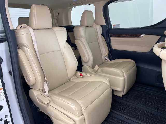 トヨタ アルファード G 兵庫県 2019(平31)年 7.3万km ホワイトパールクリスタルシャイン ・ワンオーナー車/・サンルーフ/・トヨタセーフティーセンス/・プリクラッシュセーフティ/・レーントレーシングアシスト/・レーダークルーズコントロール/・オートマチックハイビーム/・パーキングサポートブレーキ/・ロードサインアシスト/・先行車発進告知/・ナノイー/・純正10型ナビ＆フルセグ＆BT＆USB＆DVD&HDMI/・純正12型フリップダウンモニター/・両側パワースライドドア/・バックカメラ/・ビルトインETC2.0/・ベージュ革シート/・前席パワーシート/・運転席メモリーシート/・前席シートヒーター/・前席シートベンチレーション/・助手席、2列目オットマン/・ステアリングスイッチ/・ウッドコンビステアリング/・スマートキー/・プッシュスタート/・3眼LEDヘッドライト/・LEDフォグ/・オートライト/・AC１００V/・純正17インチアルミホイール